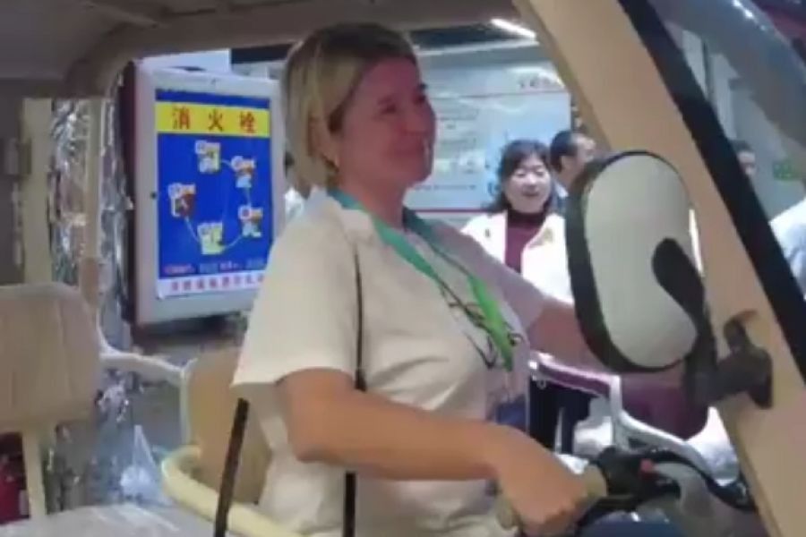 视频丨国际采购商“偏心”电动三轮车